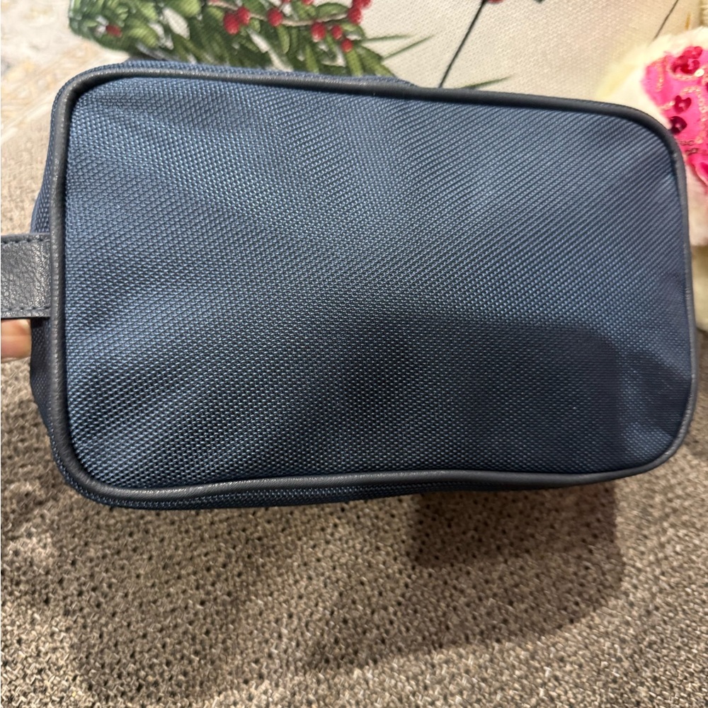 Jimmy Choo Parfums Toiletry Pouch dark blue Cosmetic Bag travel
Dopp Case New - Picture 6 of 12